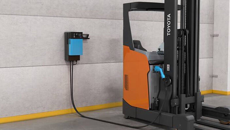 Batterie per muletto: differenze batterie al litio e al piombo-acido per carrelli elevatori