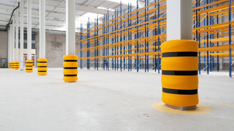 Protezioni industriali e barriere di sicurezza per il magazzino