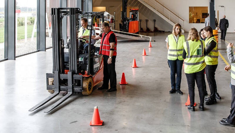 Come guidare un carrello elevatore in sicurezza 