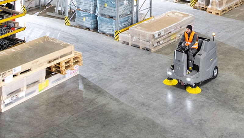 Spazzatrici industriali professionali per la pulizia di grandi superfici interne ed esterne