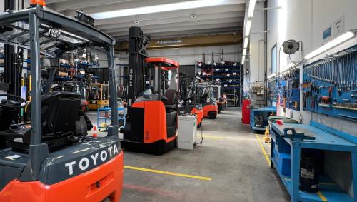Normativa per la manutenzione dei carrelli elevatori: obblighi e tempistiche