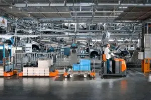 Trattori industriali: guida all’acquisto dei veicoli per il traino di rimorchi in convoglio 