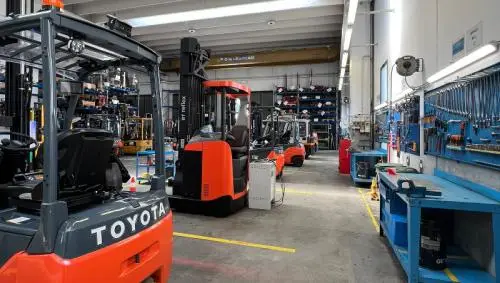 Normativa per la manutenzione dei carrelli elevatori: obblighi e tempistiche