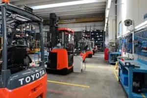 Normativa per la manutenzione dei carrelli elevatori: obblighi e tempistiche