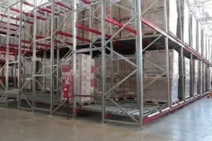 Scaffali metallici e scaffalature industriali per magazzino: come garantirne sicurezza e durata