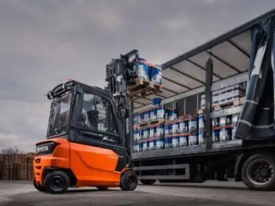 Carrelli elevatori elettrici Toyota: scopri il nuovo Traigo48