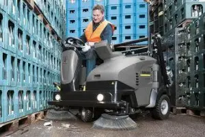 Spazzatrici Kärcher: manuali, aspiranti e con uomo a bordo per una pulizia professionale rapida ed efficace