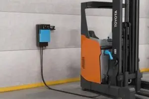 Batterie per muletto: differenze batterie al litio e al piombo-acido per carrelli elevatori