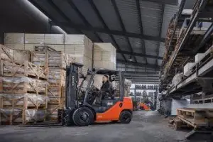 Carrelli elevatori: cinque consigli per una guida sicura