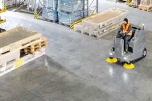 Spazzatrici industriali professionali per la pulizia di grandi superfici interne ed esterne