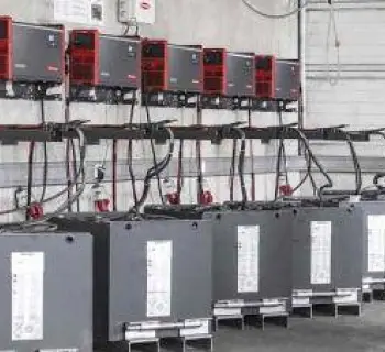 Come allestire un locale sicuro per la ricarica dei carrelli elevatori elettrici