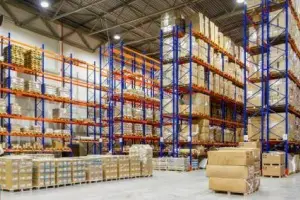 Manutenzione scaffalature: cosa prevede la normativa per gli scaffali da magazzino