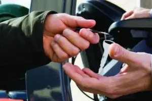 Vantaggi dell’acquisto e del noleggio di un carrello elevatore